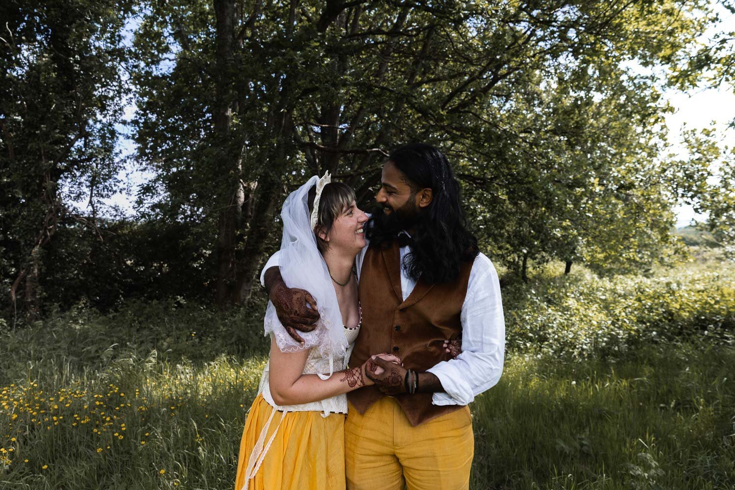 Photography of a yellow DIY wedding in a barn by London photographer Lauren Squire