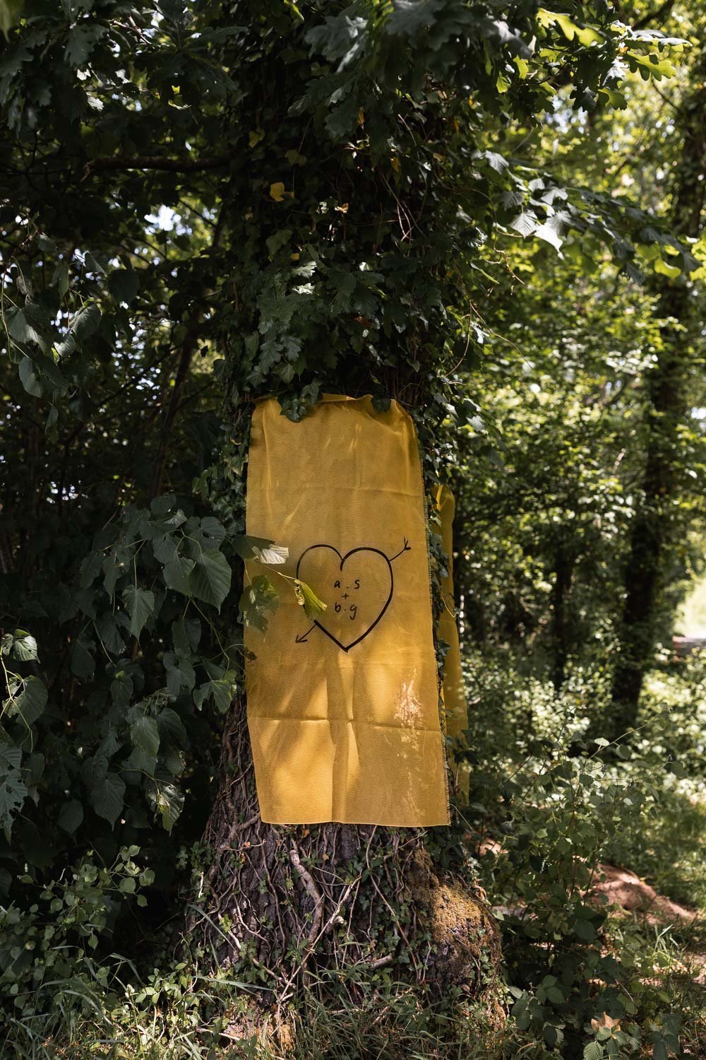 Photography of a yellow DIY wedding in a barn by London photographer Lauren Squire