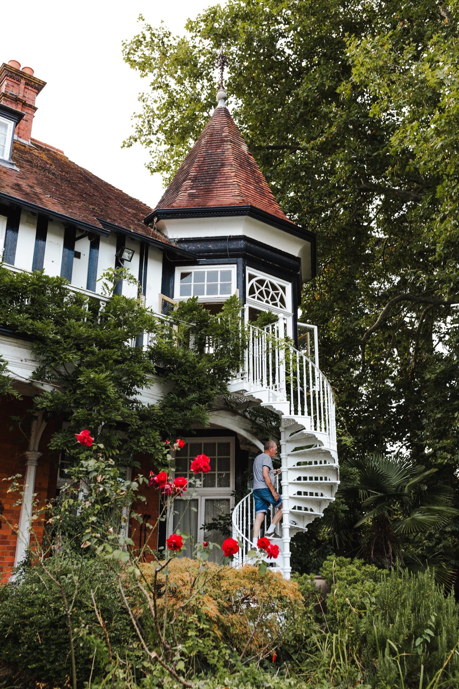 Events photographer London UK - wedding garden party venue Berkshire