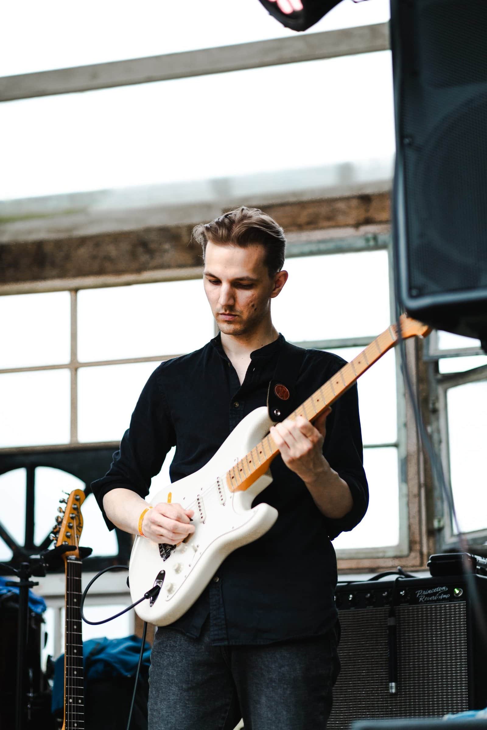 joe hicks musician live music gig photography in reading london photographer