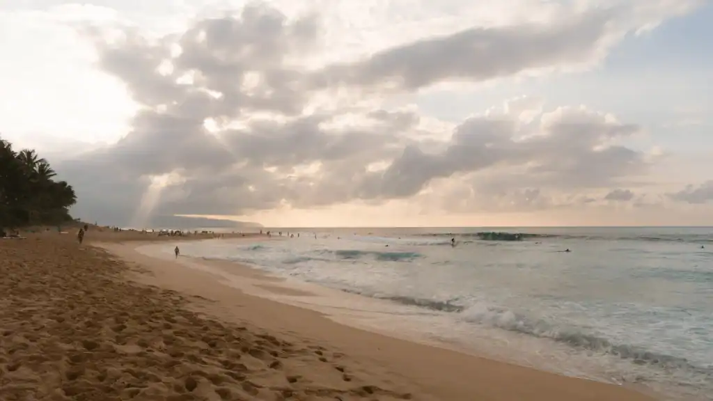 Pipline surfing