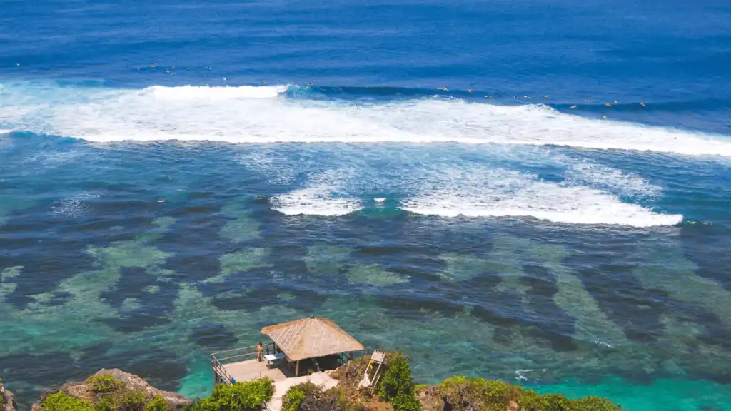 Uluwatu, Bali waves