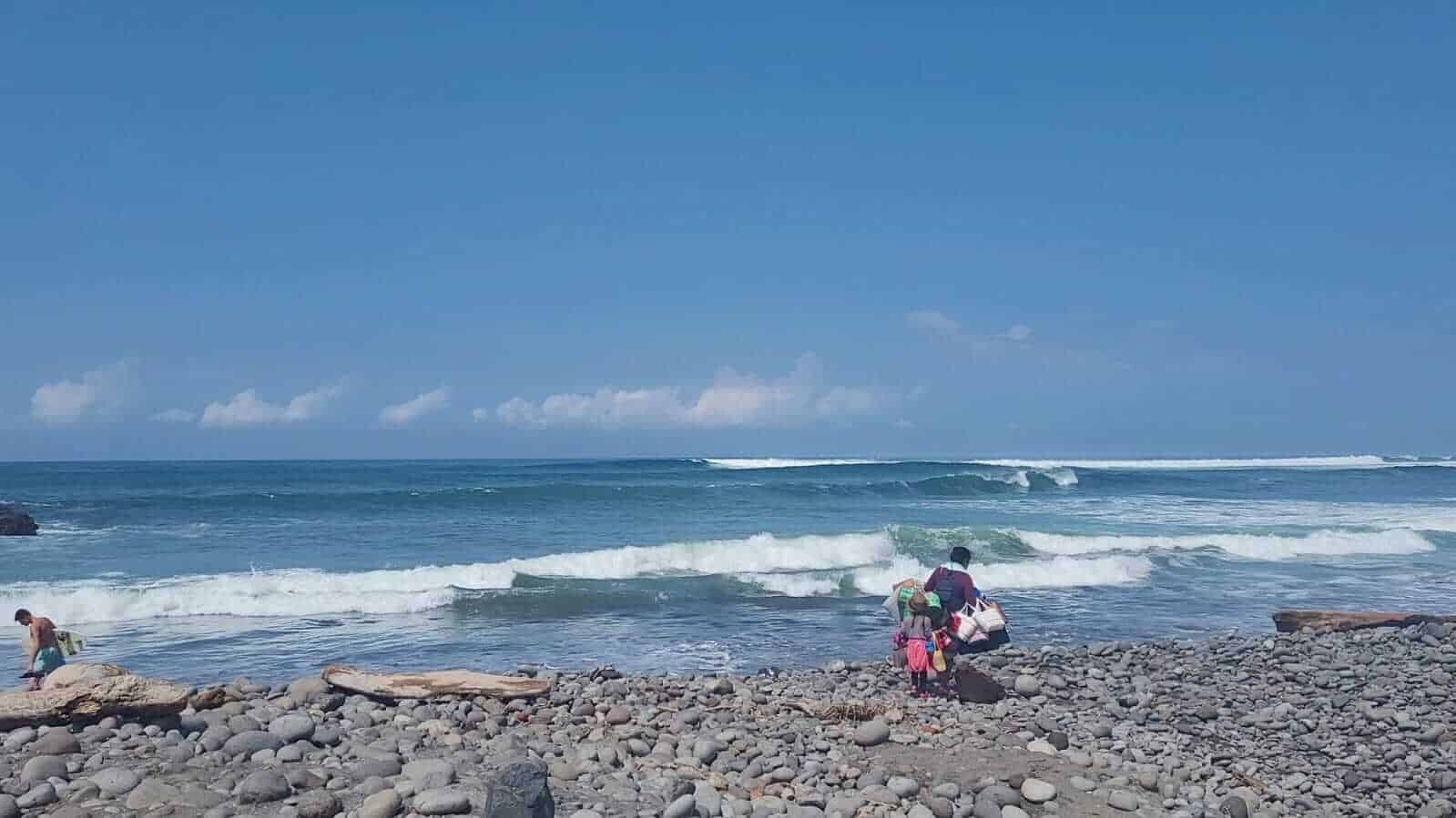 El Sunzal surfing