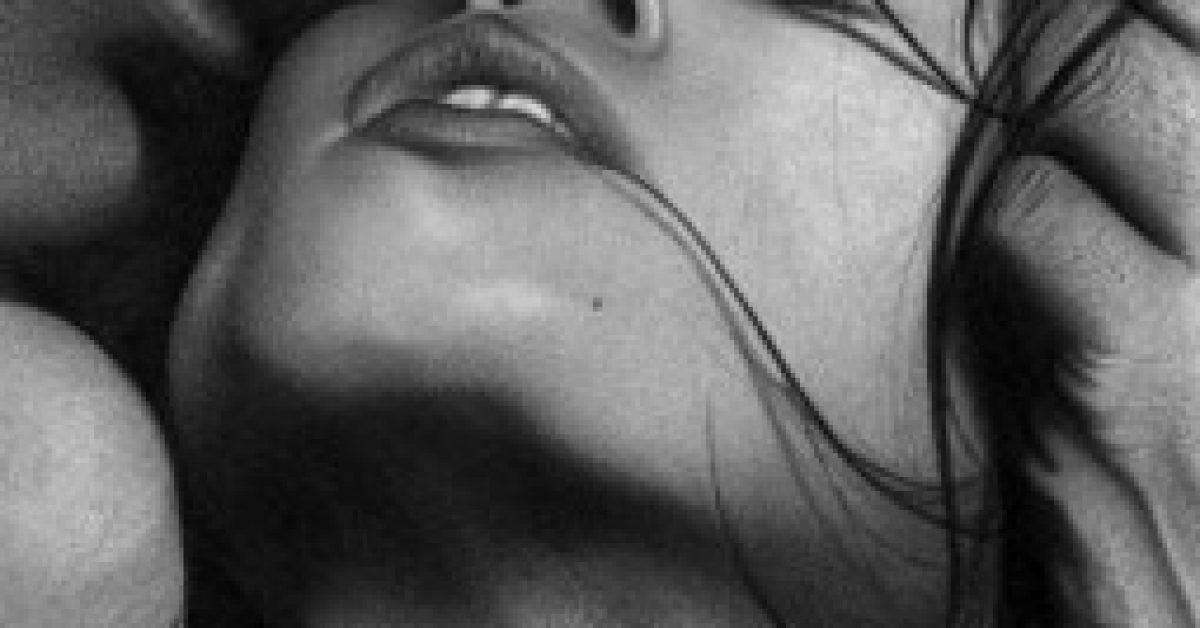 black-and-white-portrait-of-couple-making-love