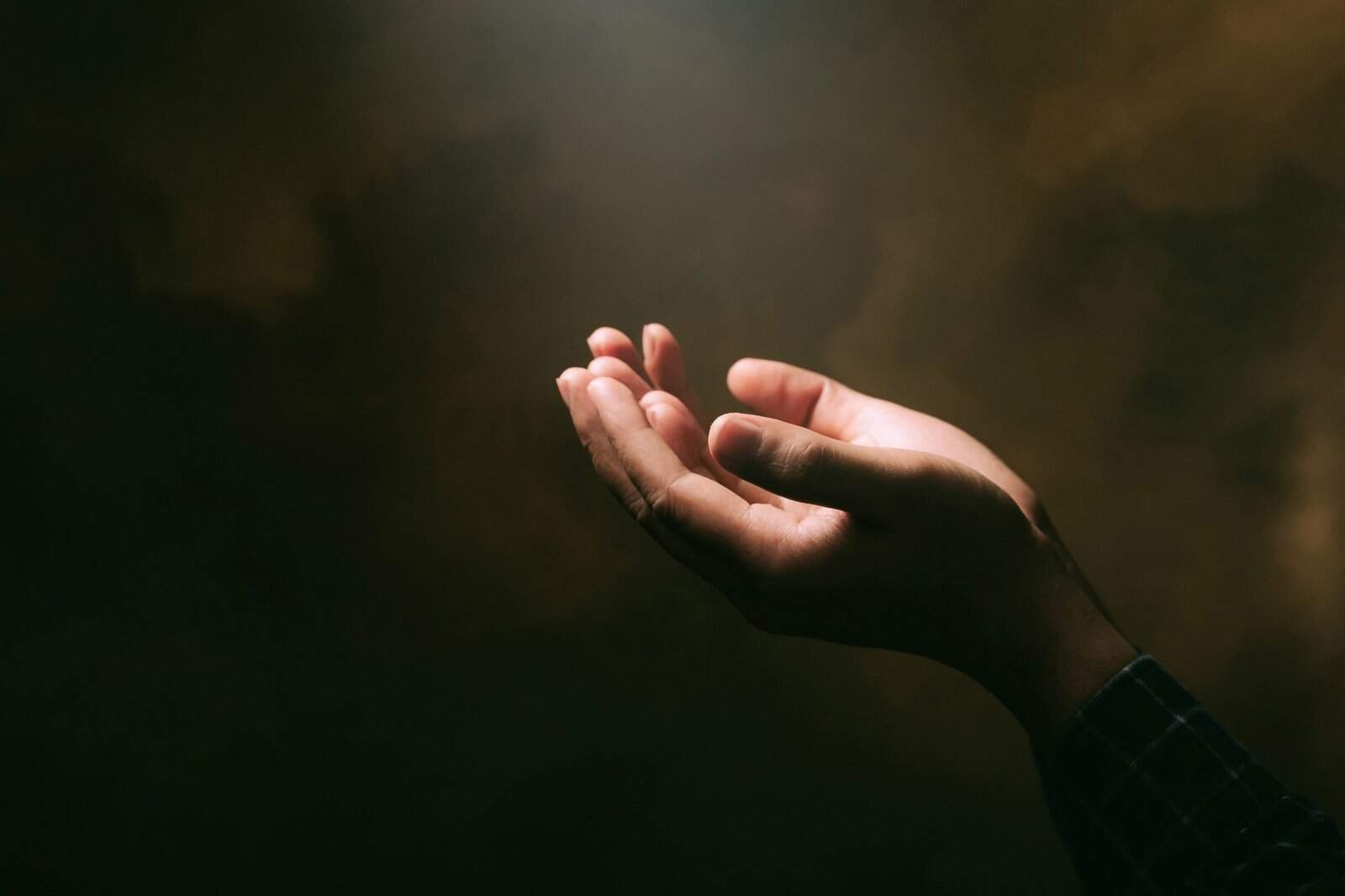 cusp hands raised, belief