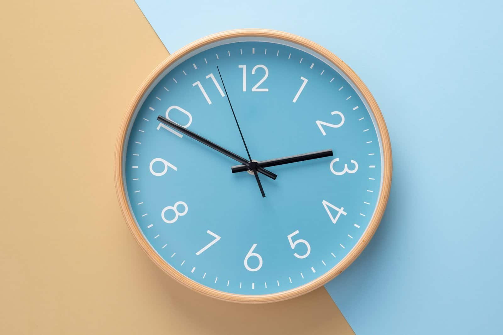 a round clock on the wall