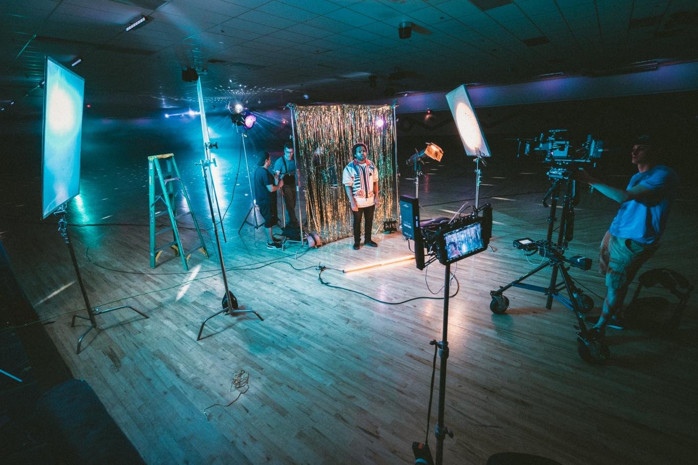 video-production-behind-the-scenes-indoor-blue-lighting