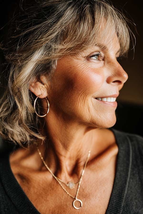 Beauty and confidence tips for women 45+ — elegant accessories that elevate everyday style