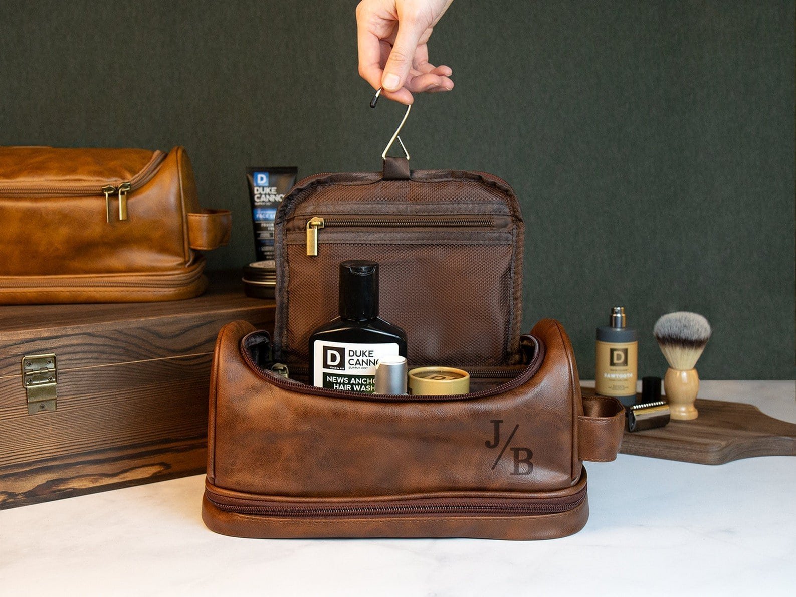Personalized travel bag for men – laser-engraved Dopp kit toiletry bag gift