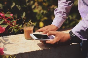 Using apps to stay on track while traveling