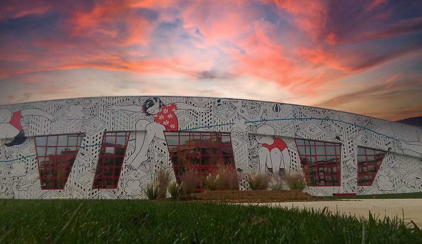 Facciata Palafiori Terlizzi con murales artistico. Un progetto architettonico Europroject Srl