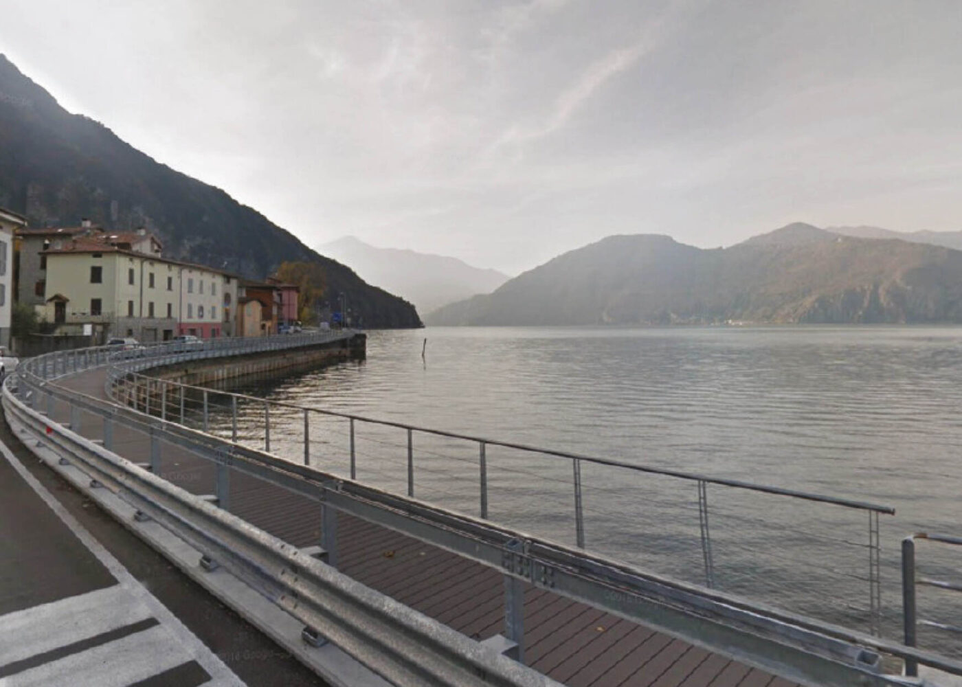 Pista ciclabile panoramica sul lago Sebino o di Iseo realizzata da Europroject