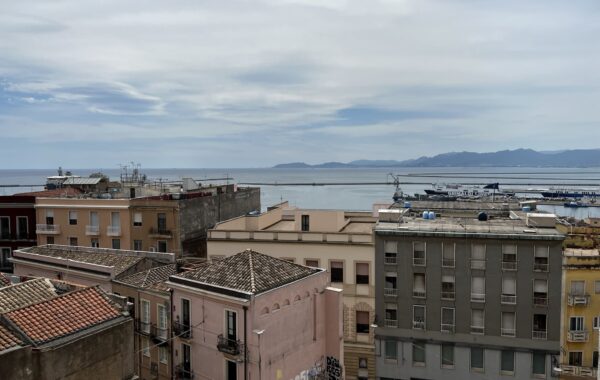 Veduta panoramica dal Bastione di Cagliari sul porto e sul mare, area interessata da studi progettuali Europroject.