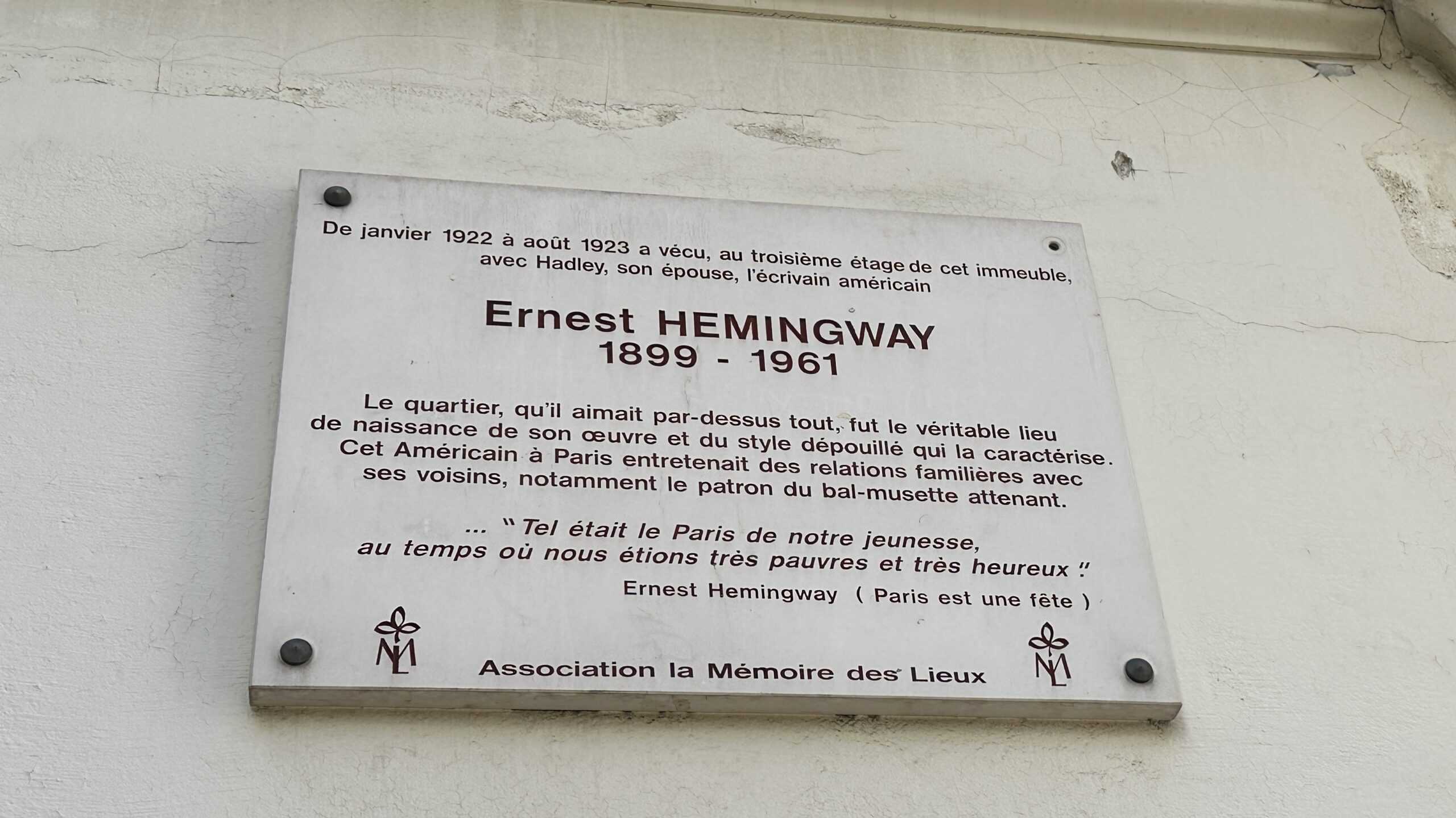 Plaque at Hemingway's apartment