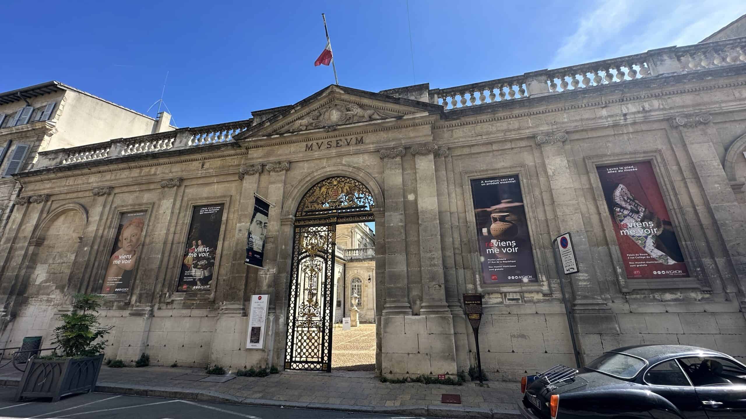 Musee Calvet entrance