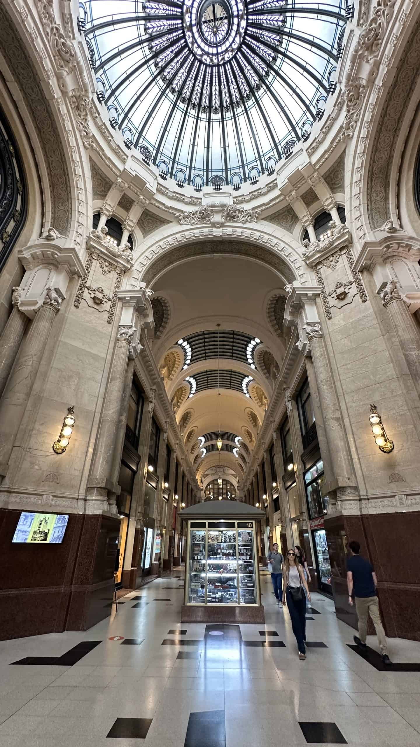 Galleria Guemes interior