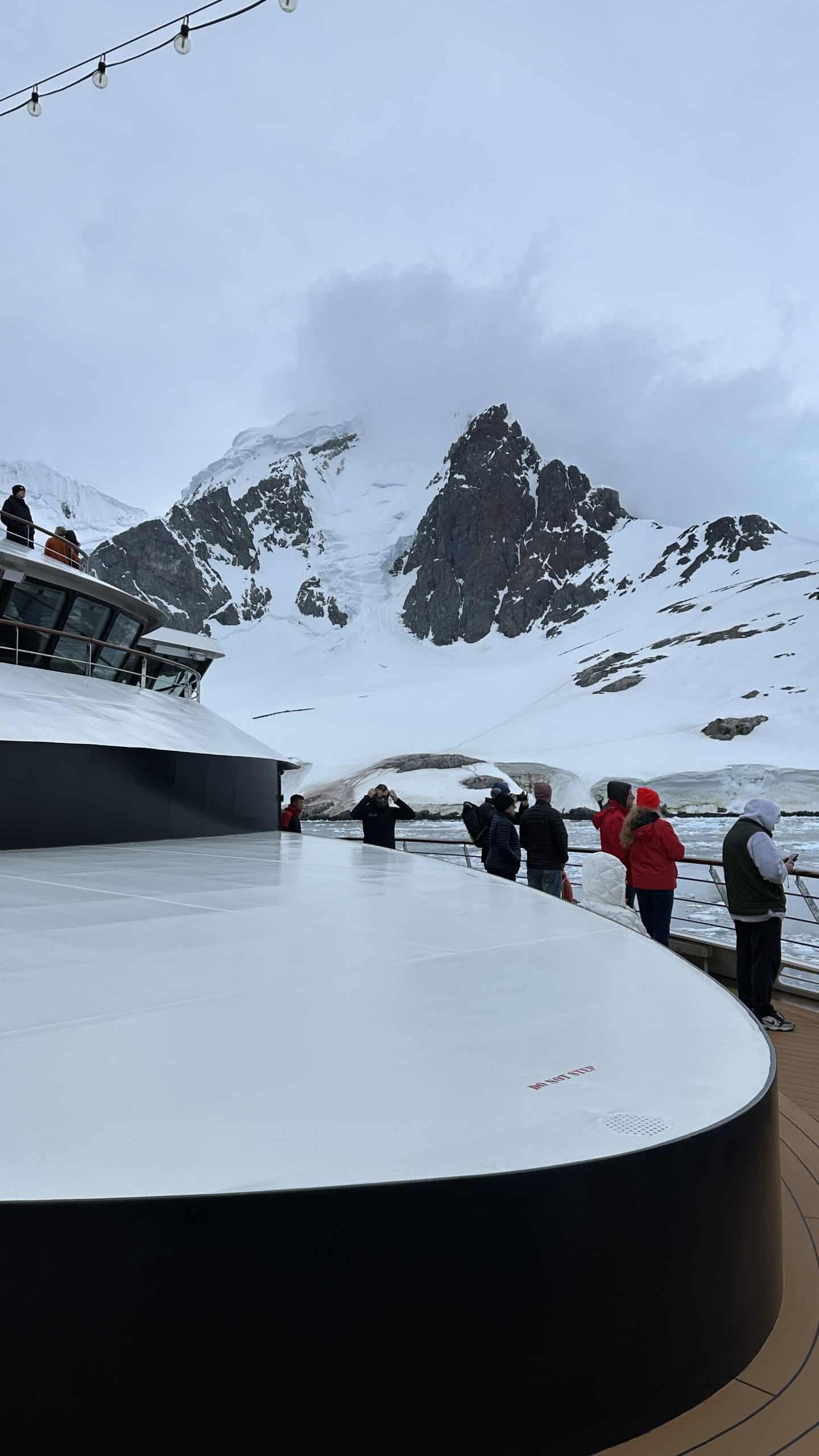 Cruising in the Lemaire Passage
