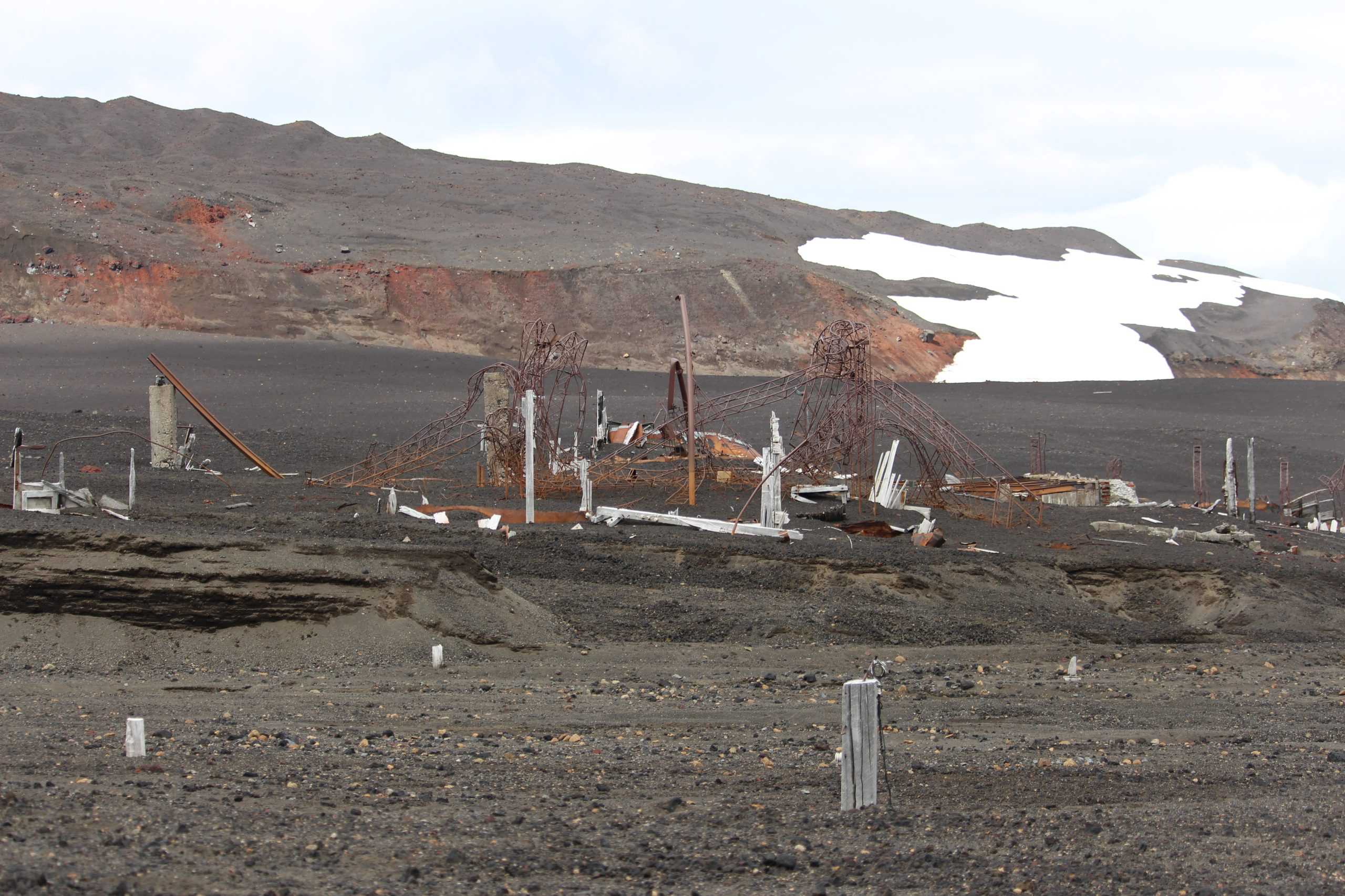 Buried Chilean research station