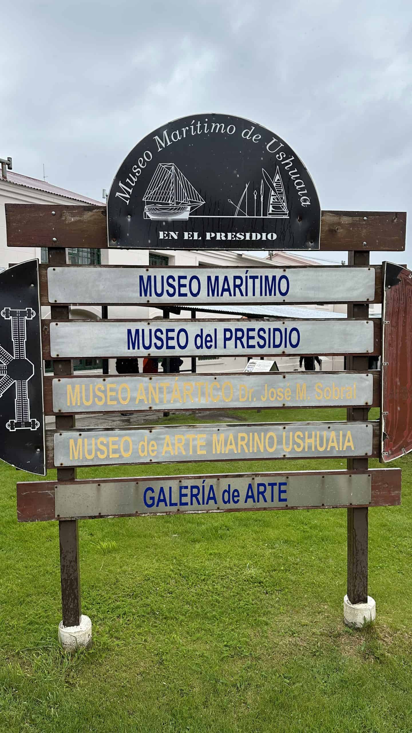 Sign for the Museo Maritimo