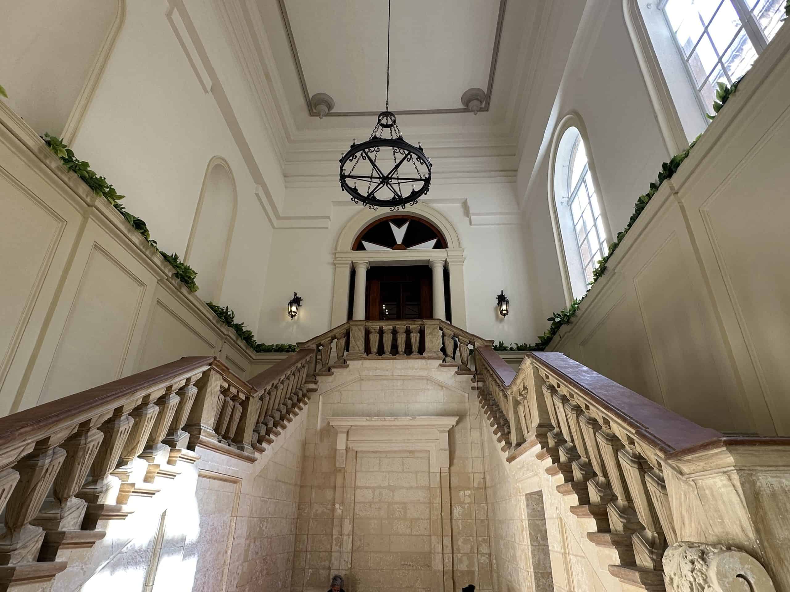 Lobby to the Palace