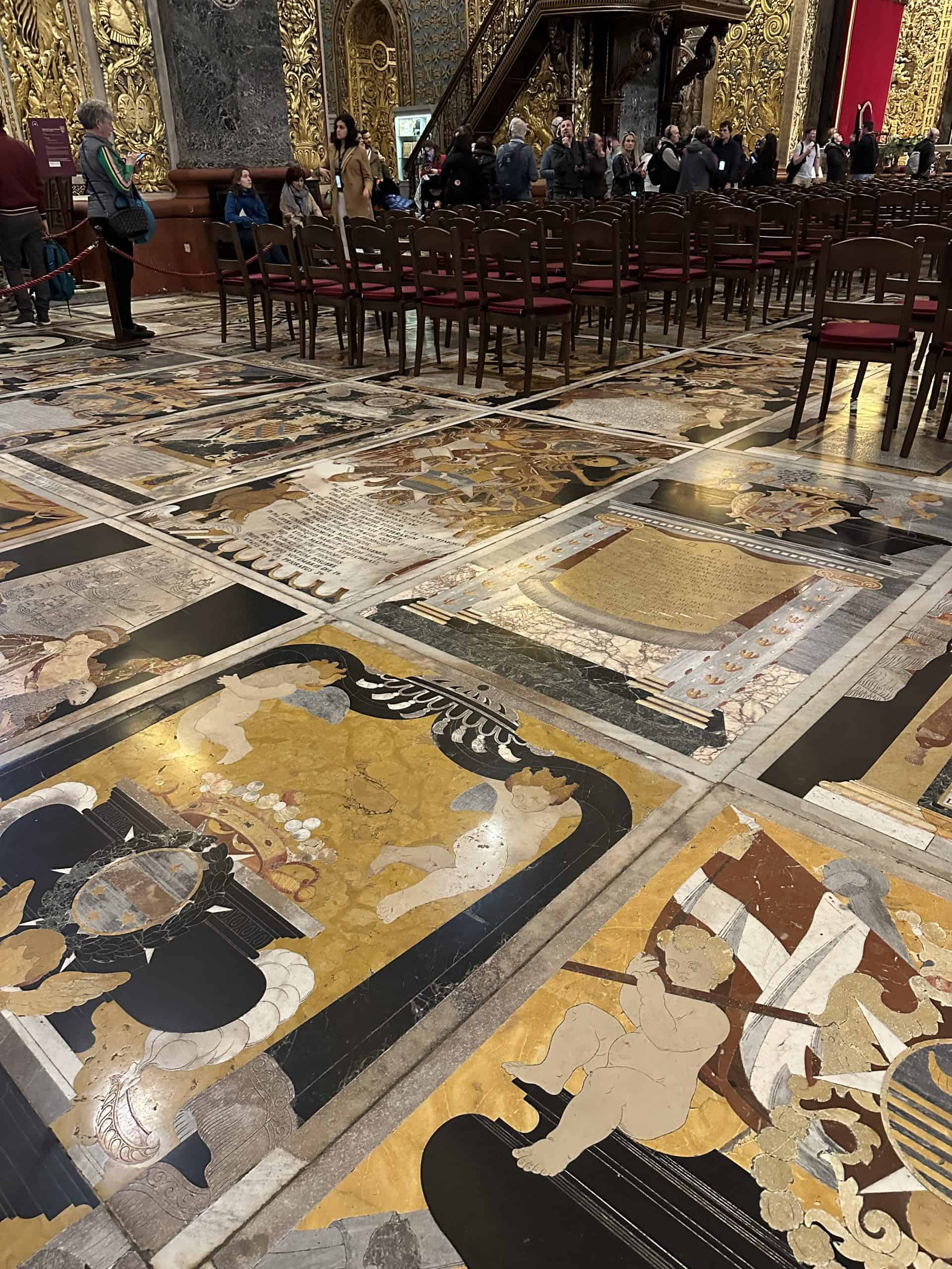 Floors covered with tombs