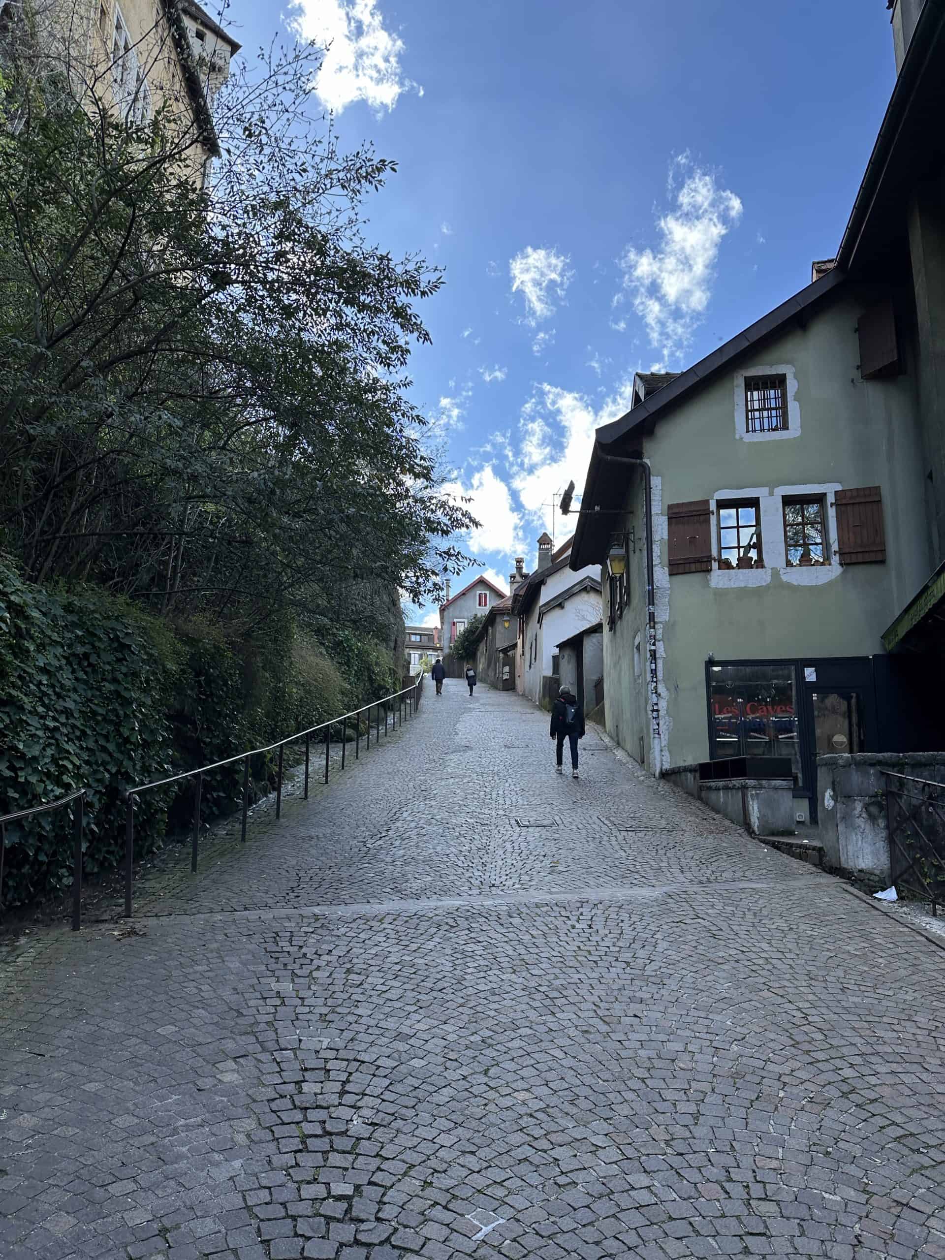 The uphill walk to the Chateau