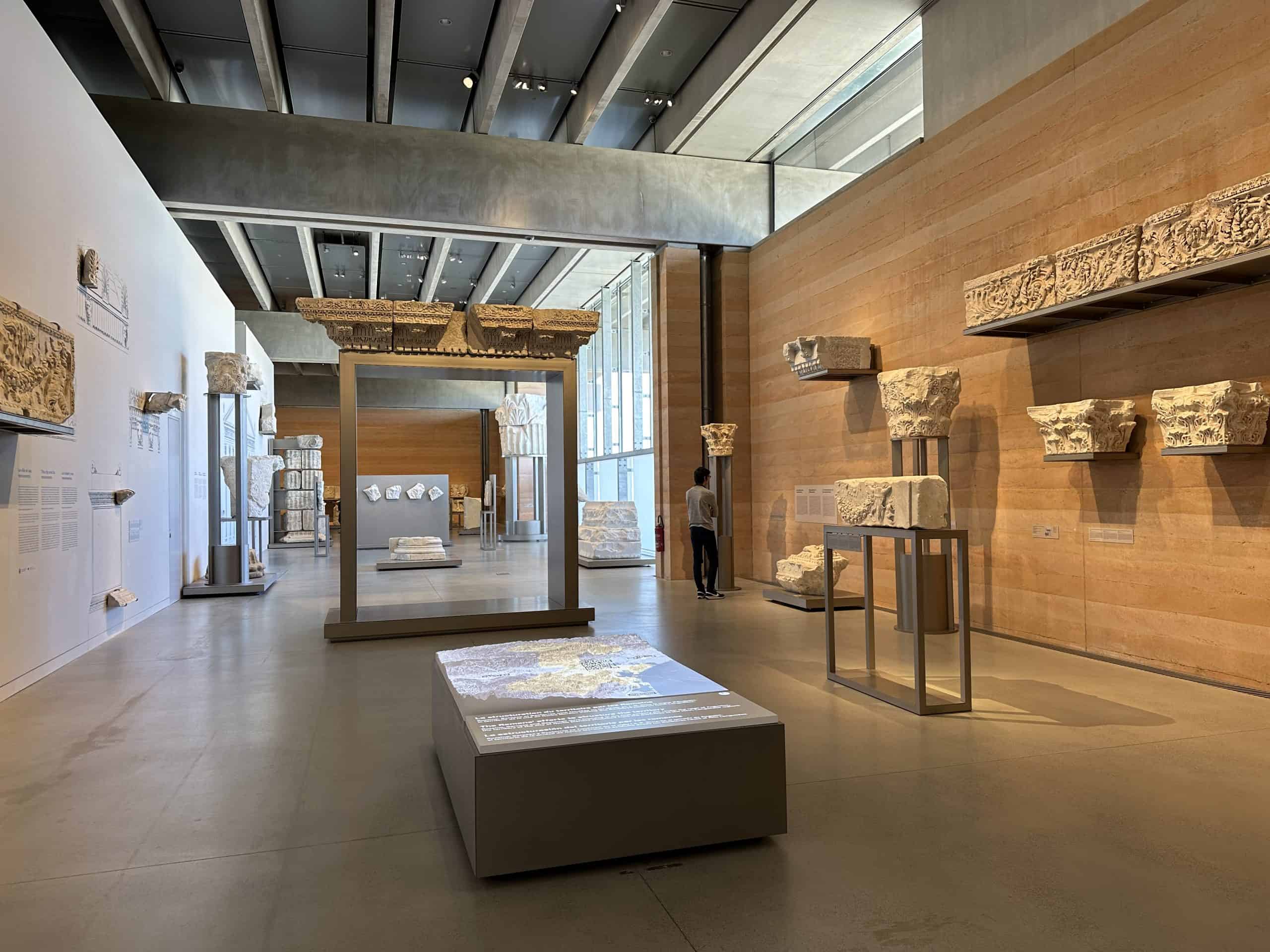 Artifact displays