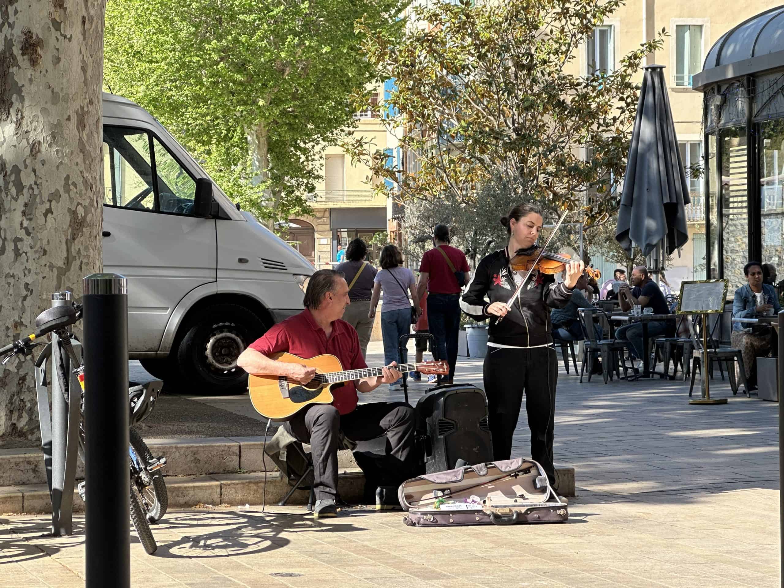 Serenade while having breakfast