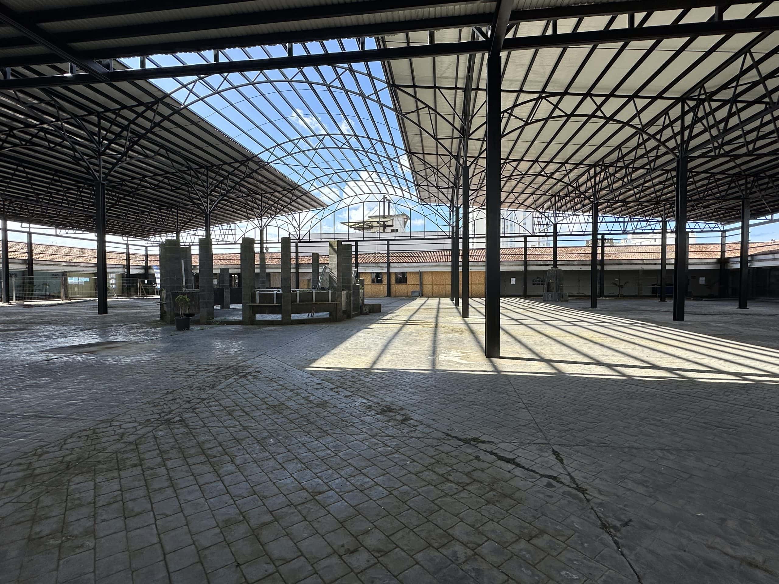 Covered market area