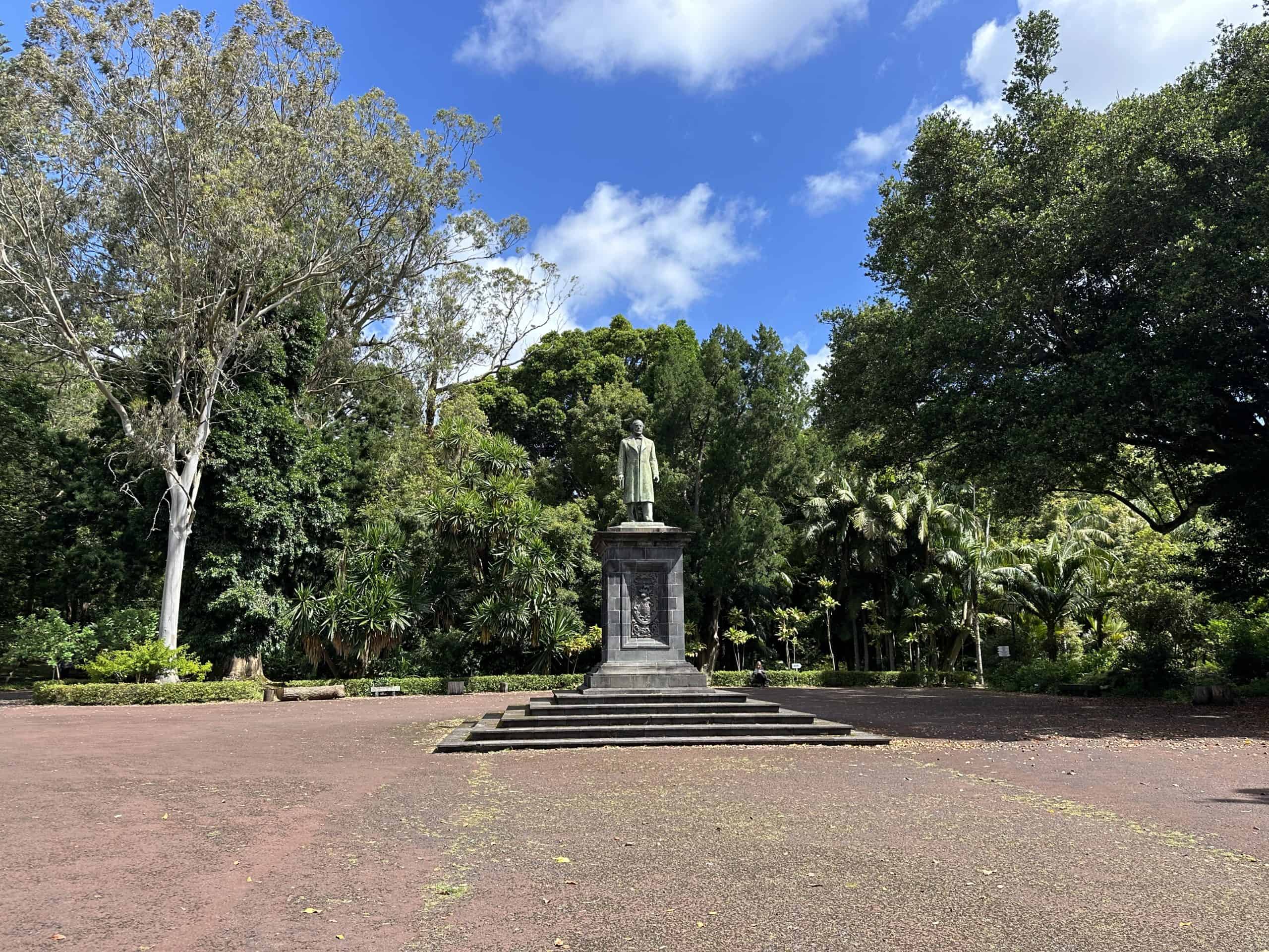 Statue of Jose do Canto