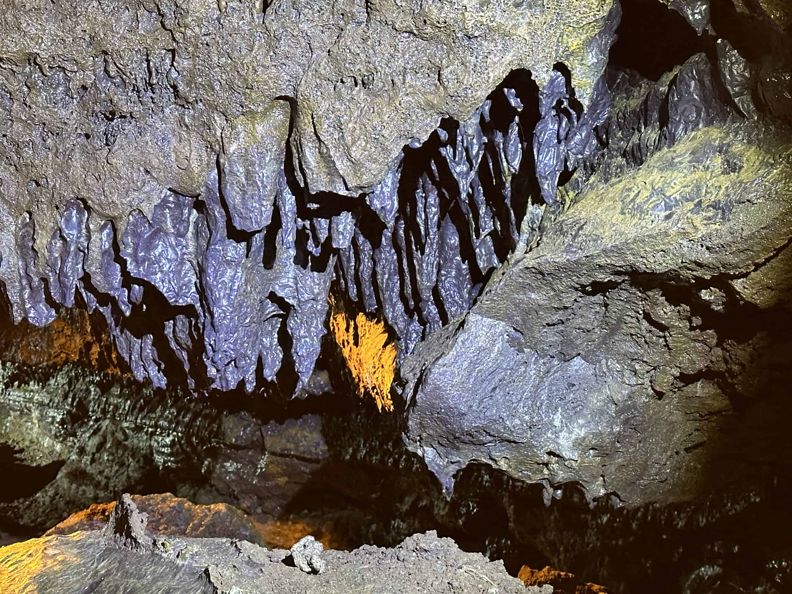 Small stalactites
