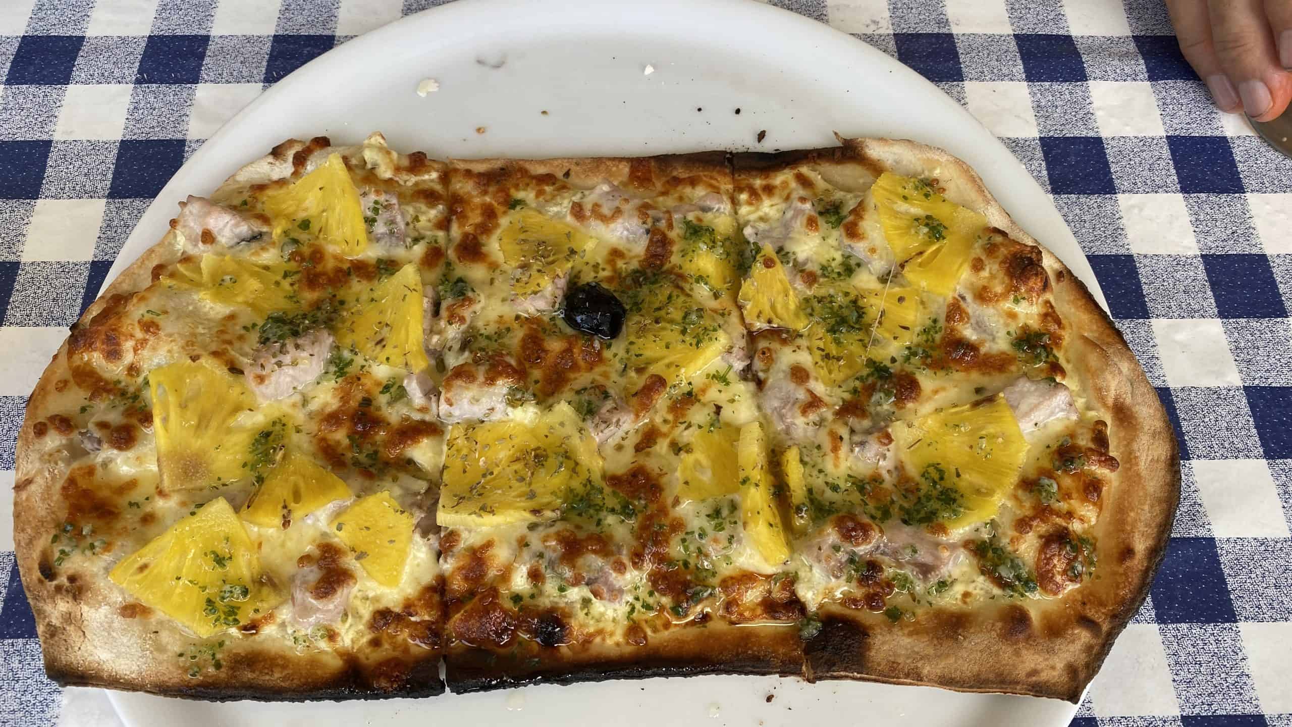 Pineapple pizza