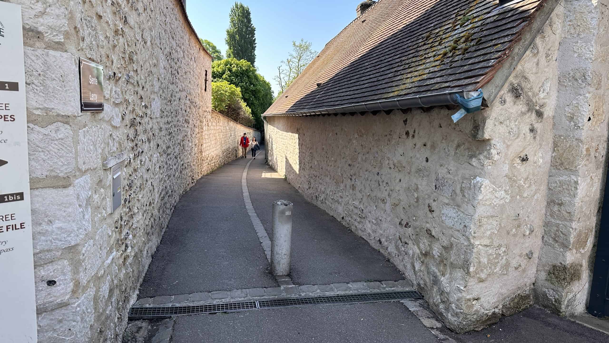 Laneway to the pre-purchased tickets entrance
