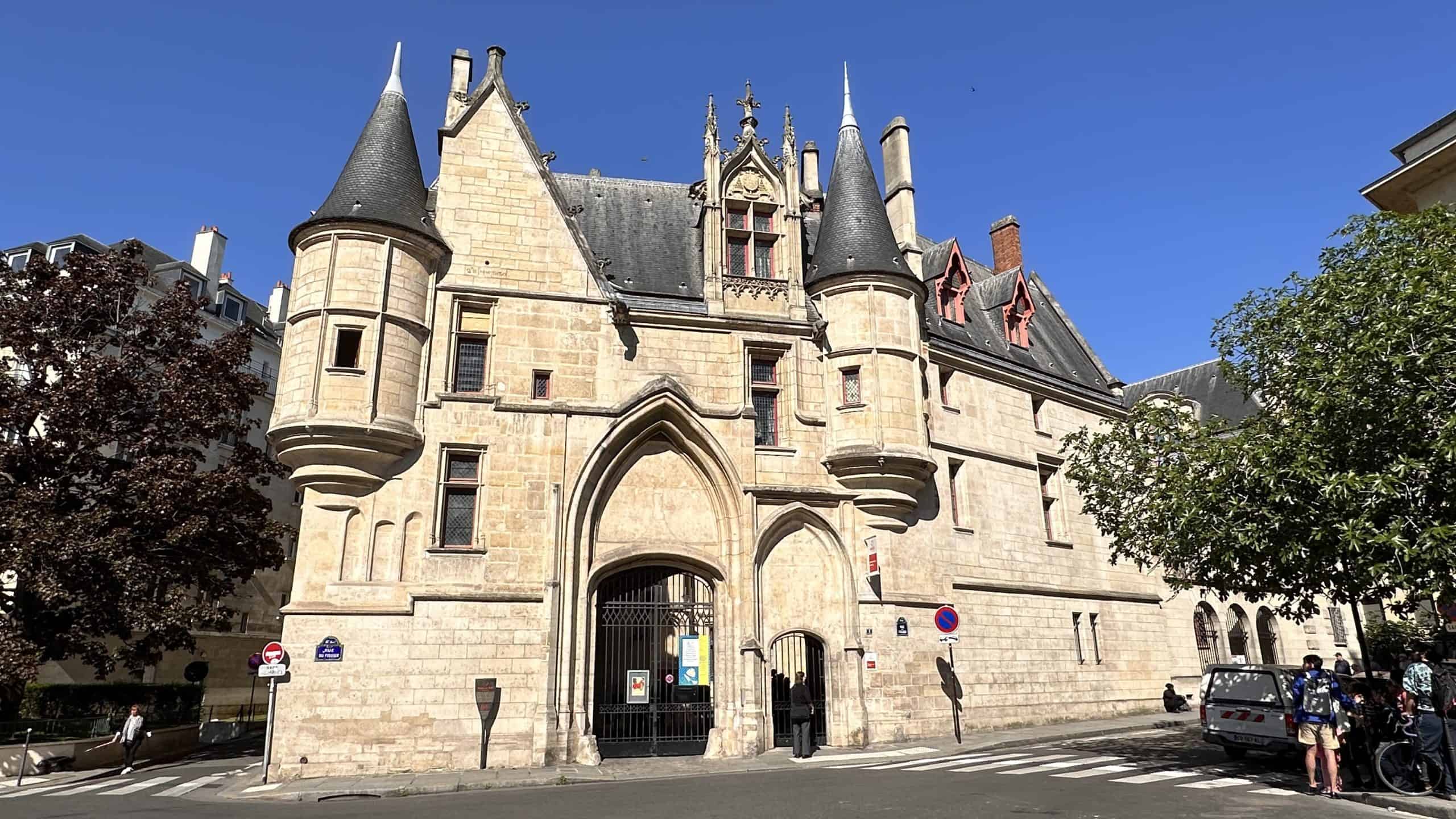 Hotel de Sens exterior