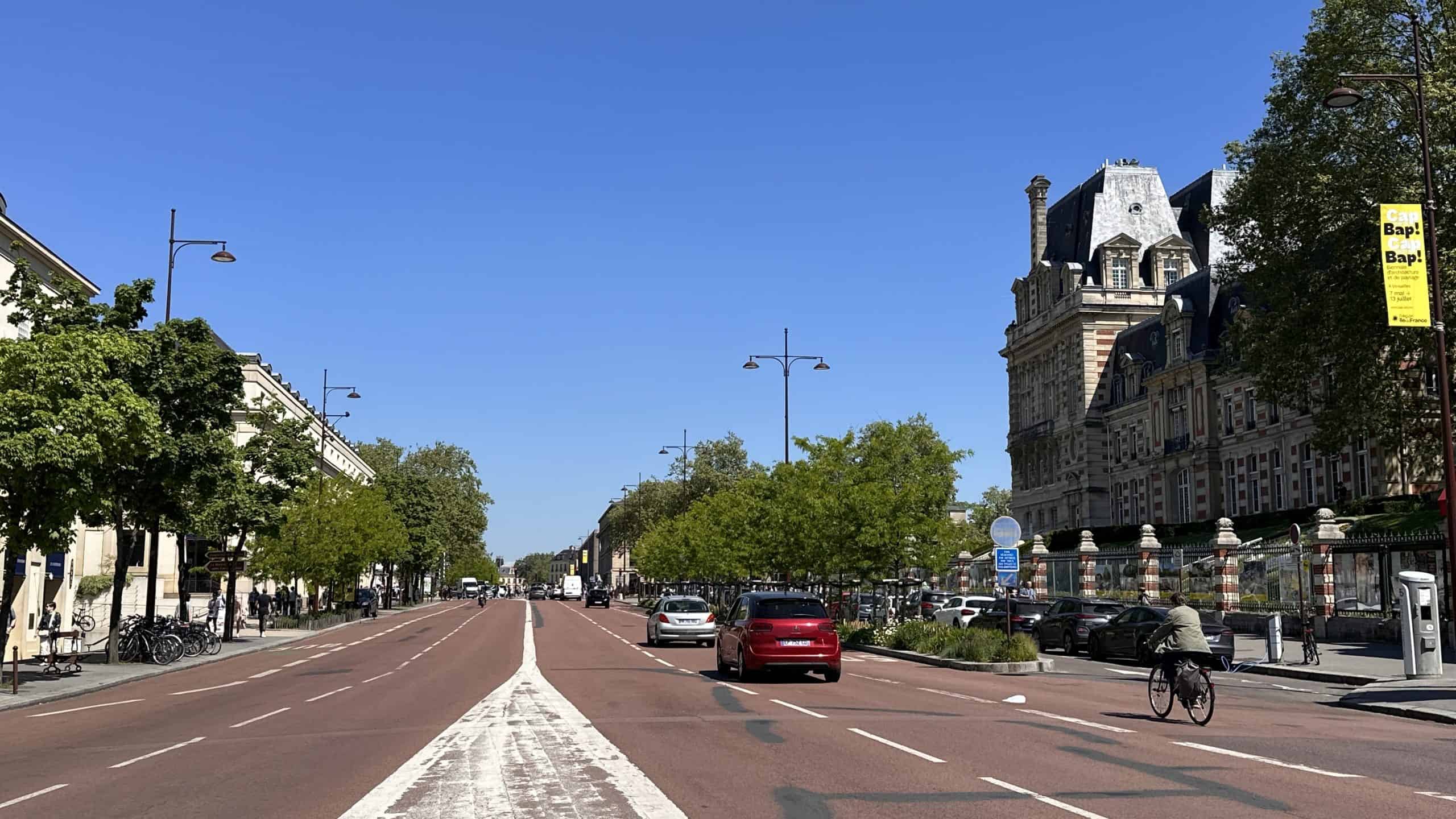 The walk to the Palace