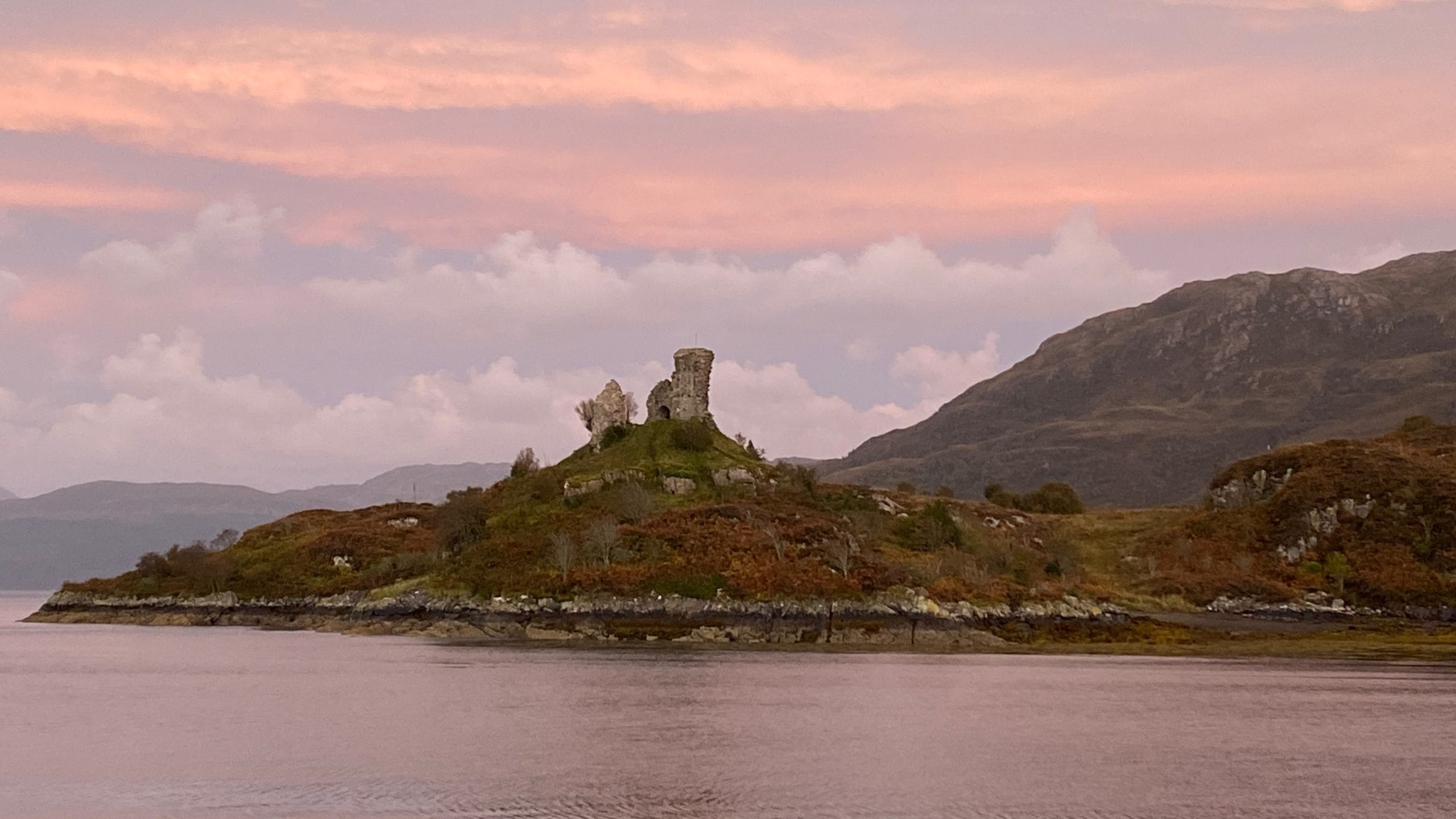 Sunset shores in Kyleakin
