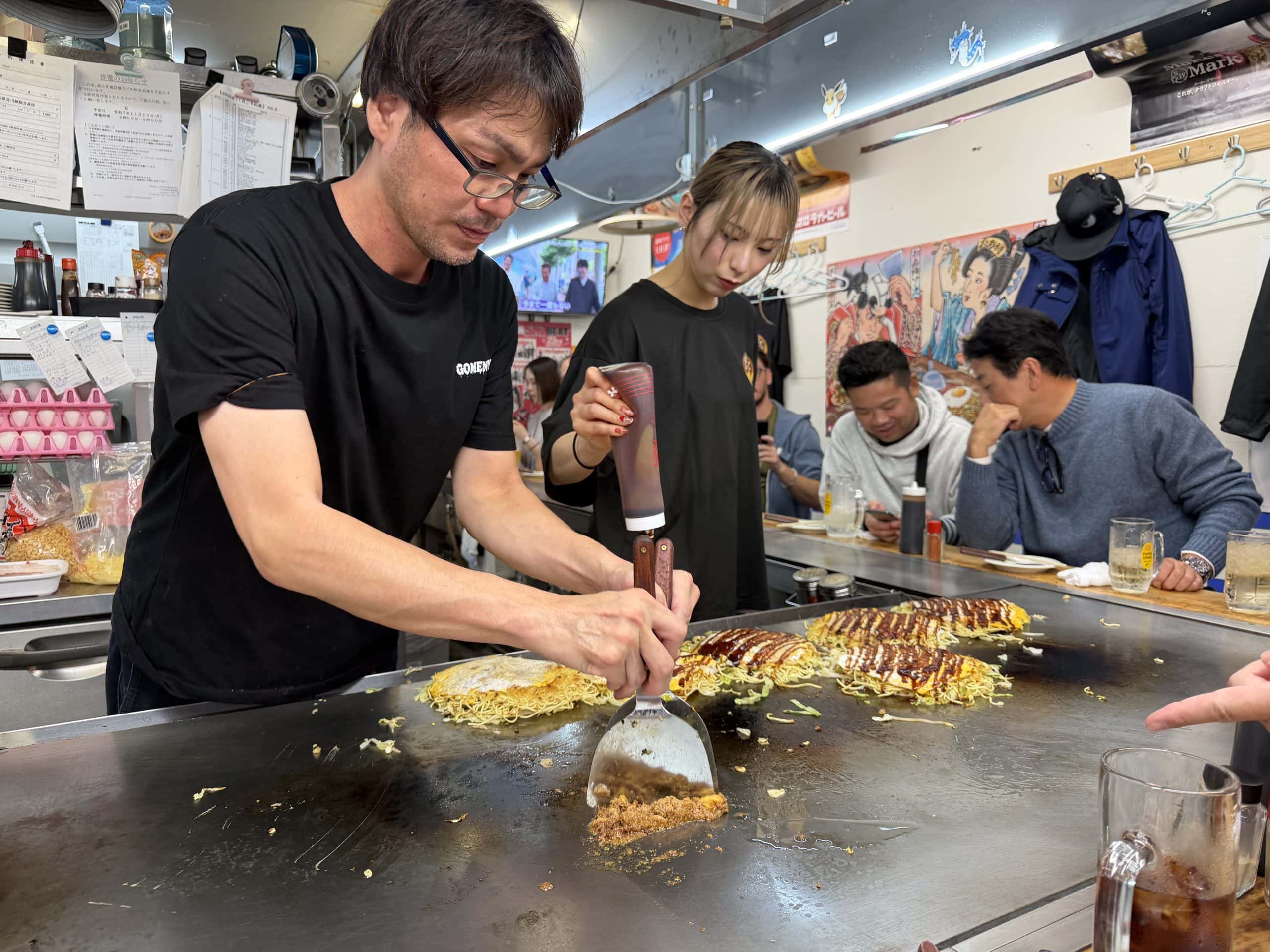 Assembling the okonomiyaki