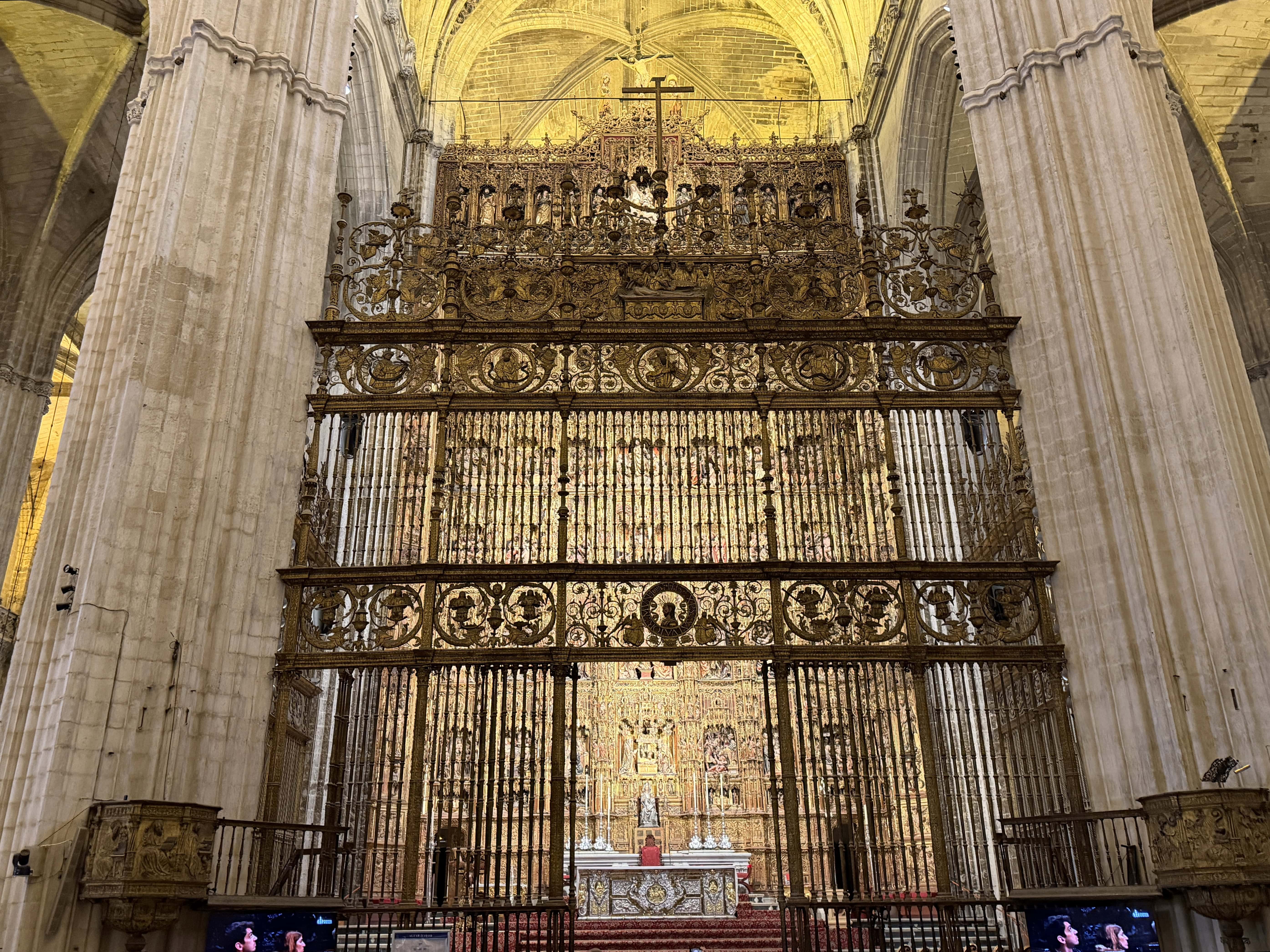 Main alter