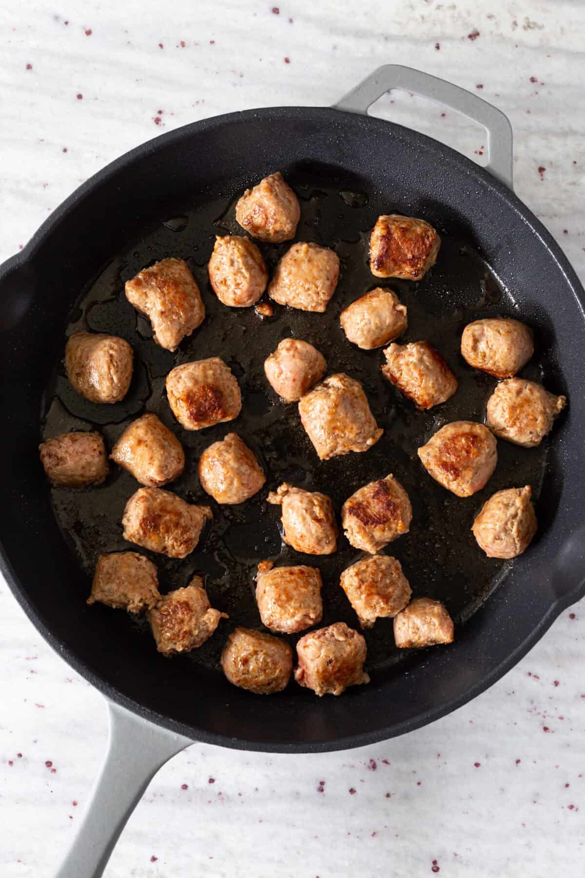A pan of browned sausage.