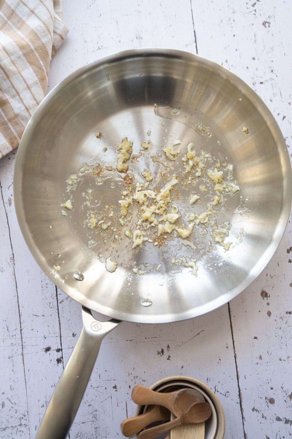 Garlic and ginger cooked in oil.