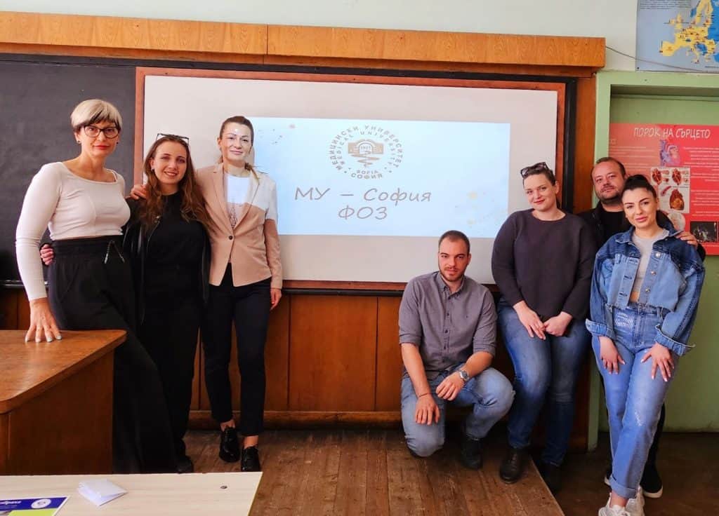 Predstavyane na spetsialnost „Kineziterapia“ pred uchenitsi ot 22. SEU, gl. as. Zheleva, g-zha Albena Petkova i uchenitsi