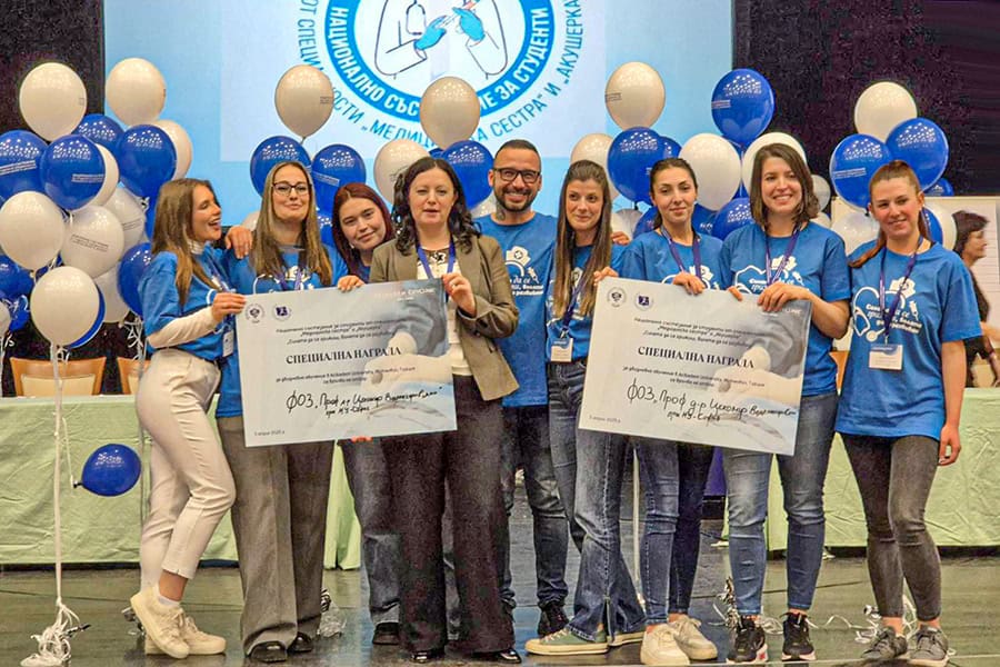 Studenite ot FOZ Prof. d-r Tsekomir Vodenicharov, dmn s prizovi mesta v Natsionalno sastezanie, doc. Bogdanova i pechelivshite studenti