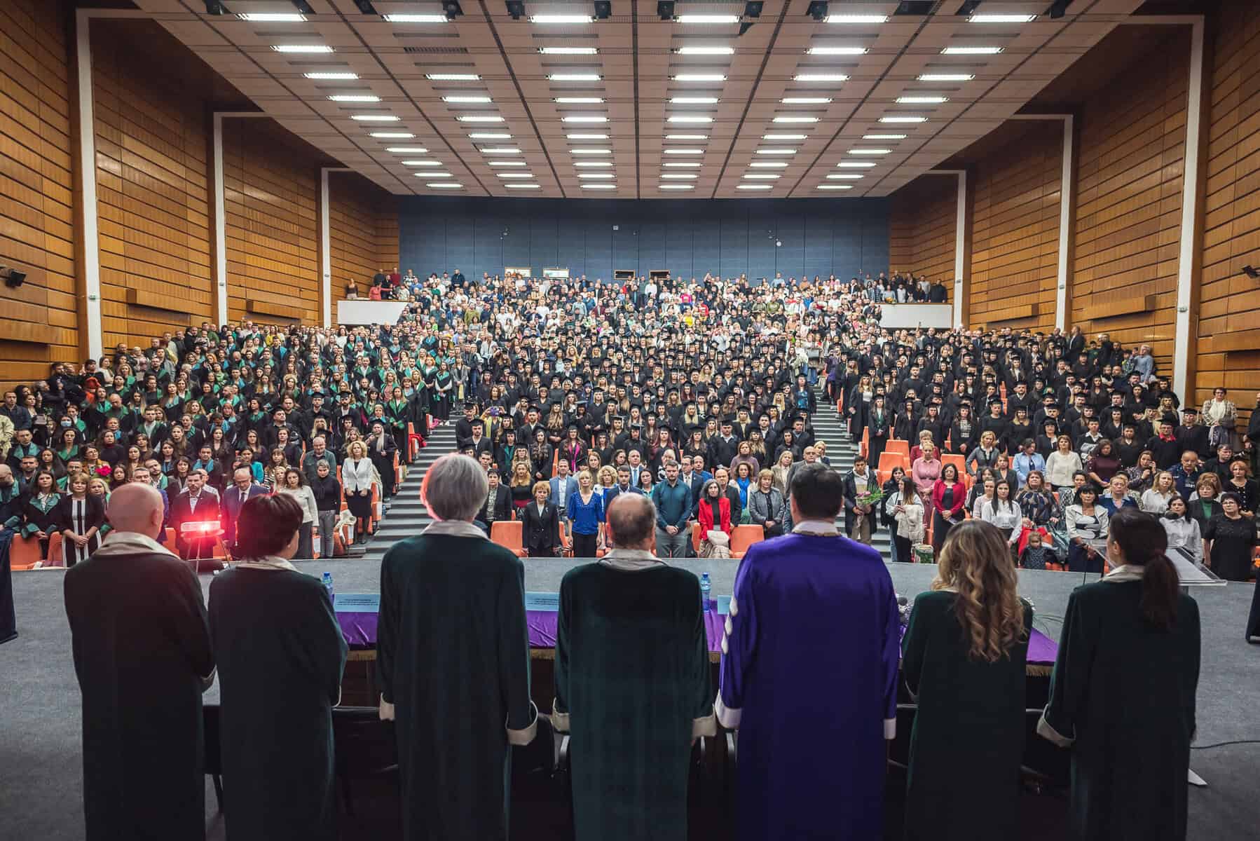 Tarzhestvena promotsia na Vipusk 2025 496 absolventi na FOZ poluchiha svoite diplomi, glavno izobrazhenie