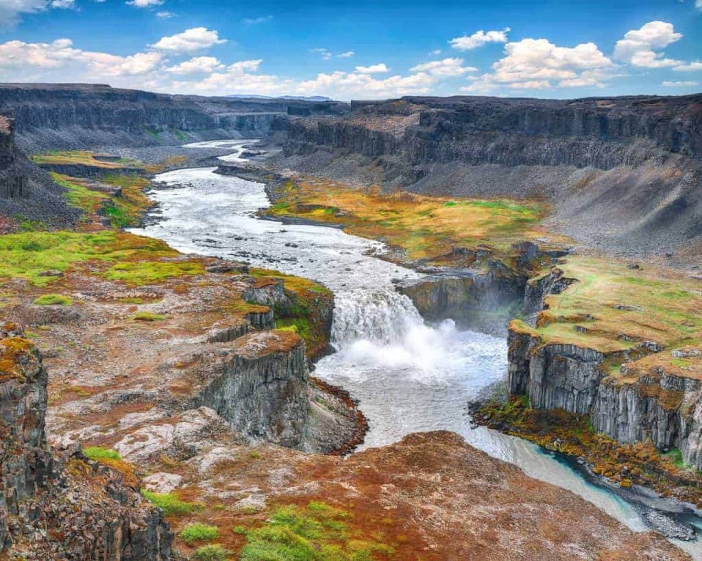 traveling to iceland