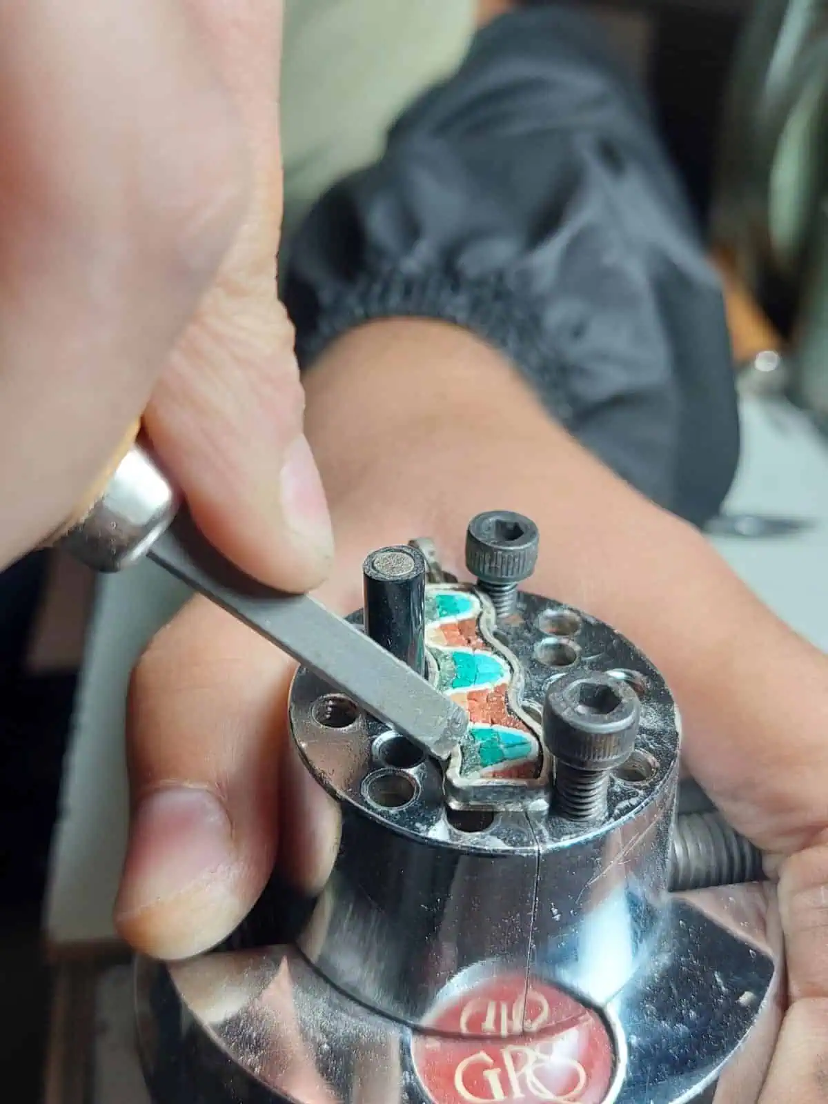 Behind the scenes: the making of a micro mosaic masterpiece 5 Crafting micro mosaic jewelry micro mosaic jewelery