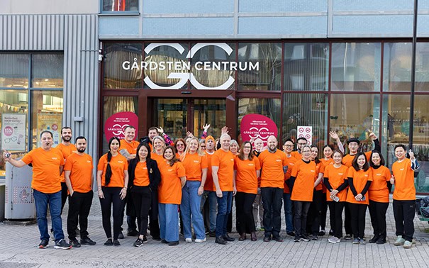 I samarbete med företagarna i Gårdsten Centrum uppmärksammar vi Orange Day 25 november.