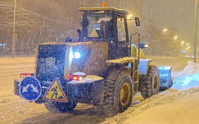 Snöröjning pågår i Gårdsten