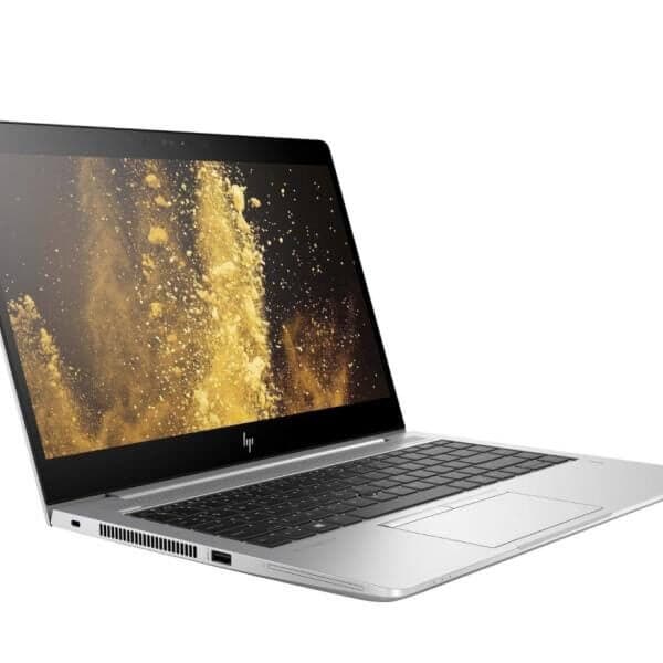 Laptop HP con pantalla brillante y teclado en buen estado.