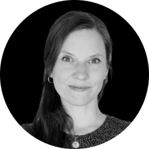 Christiane lächelt in die Kamera.