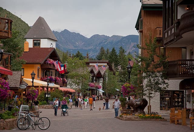 640px-gore_creek_drive_-_vail_co